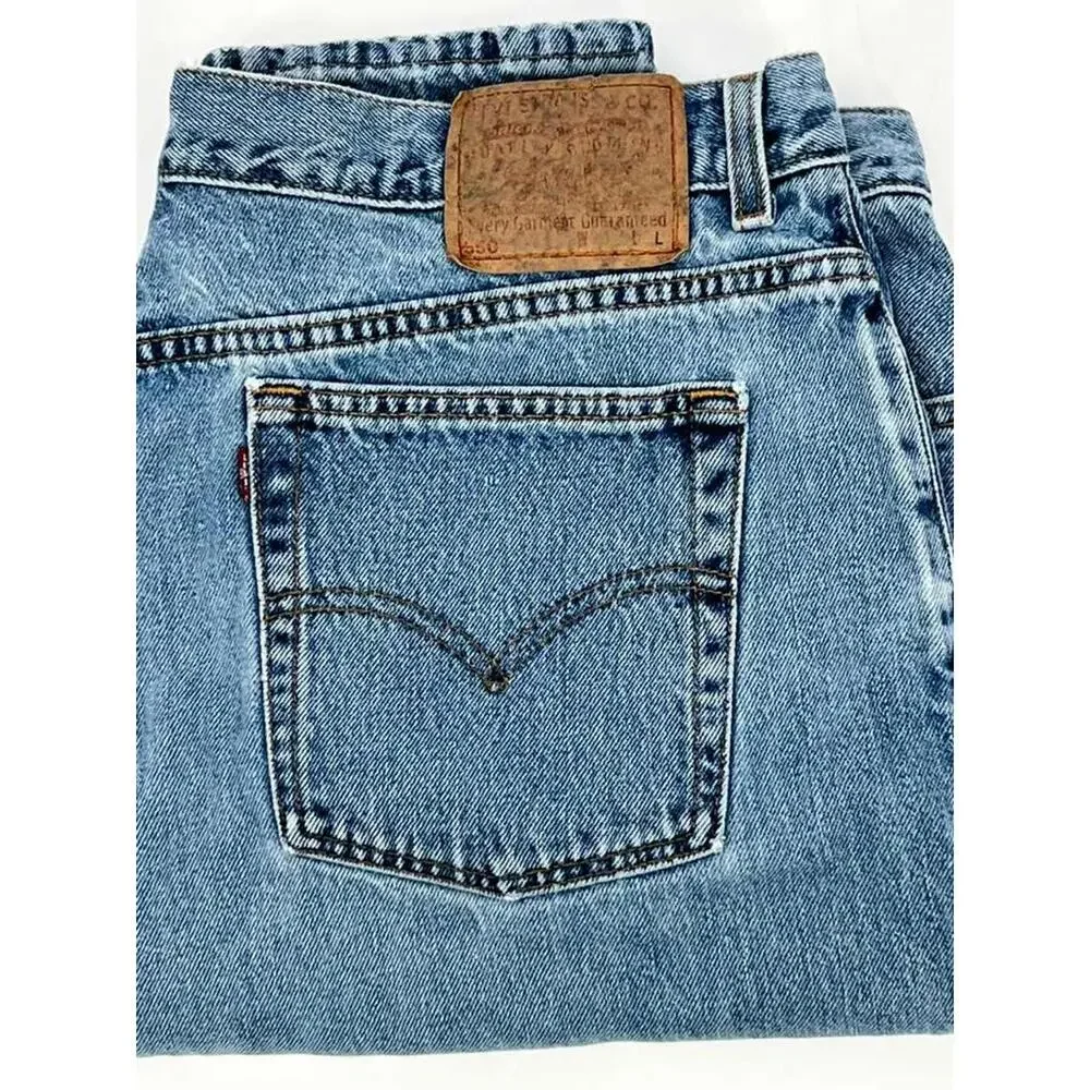 Levi's 550 Relaxed Fit Light Wash Denim Jeans Size 32‎ Waist